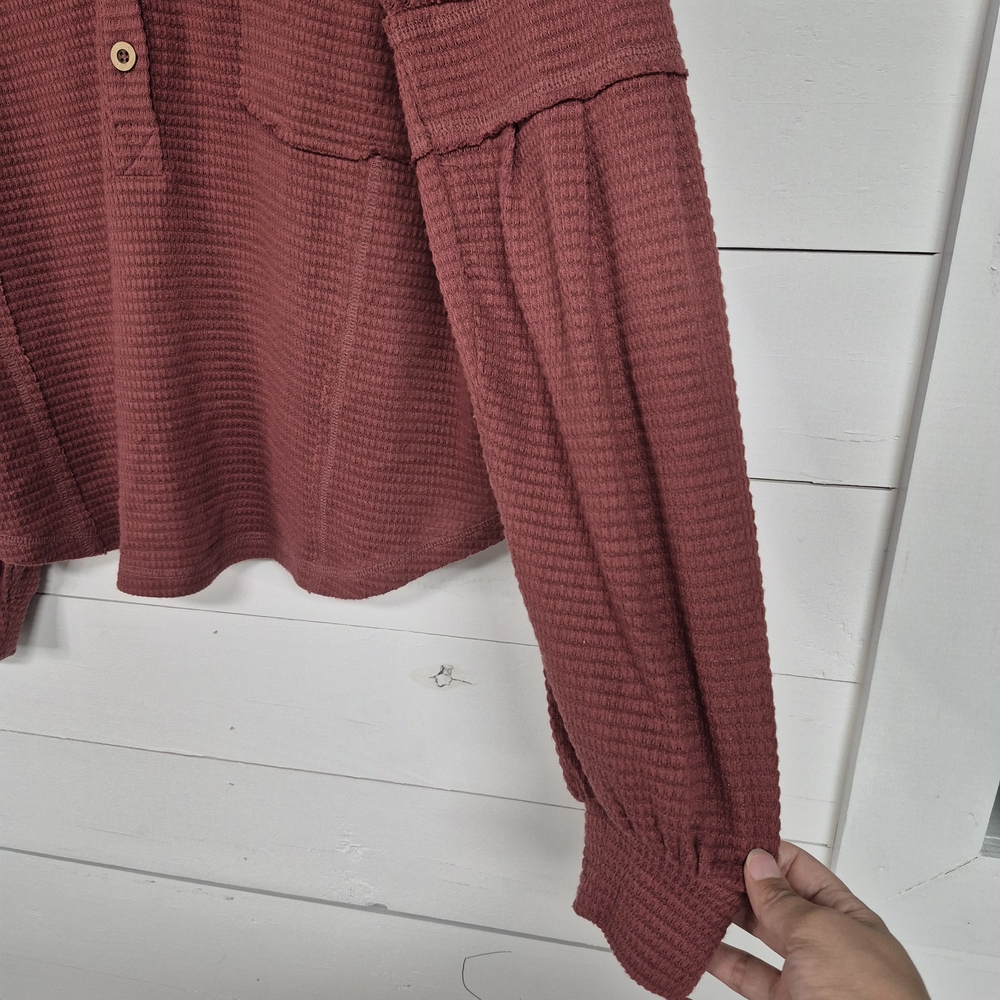 New In Raw Edge Detail Hooded Knit Woman's Top Dark Mauve Size Small - Picture 3 of 9